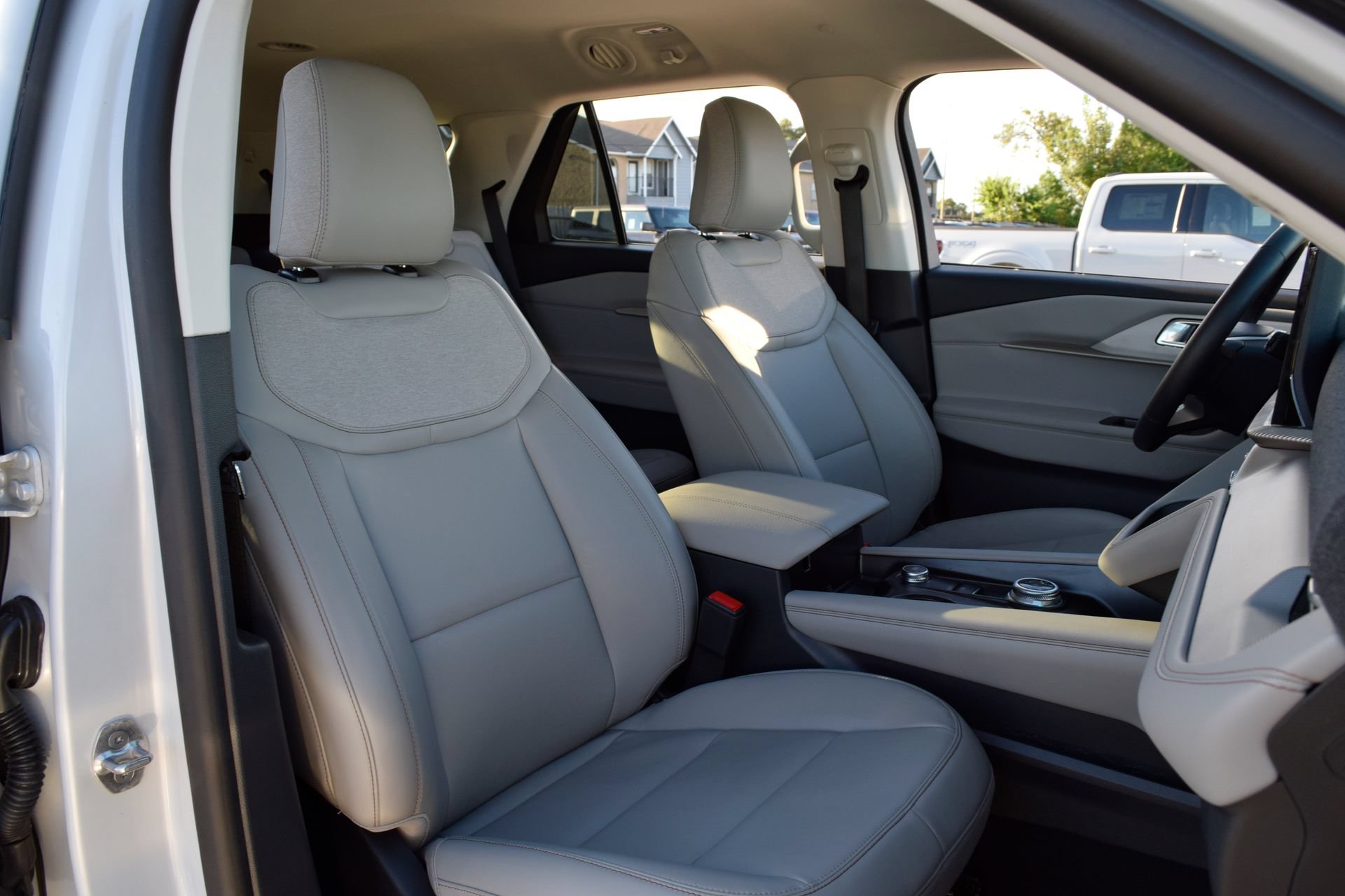 New 2026 Ford Explorer Active w/ Active Comfort Package RWD image 24