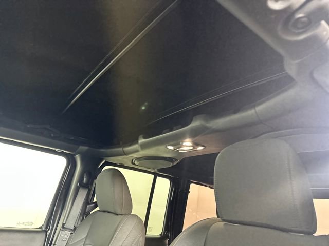 Used 2023 Jeep Wrangler Unlimited w/ Cold Weather Group image 12