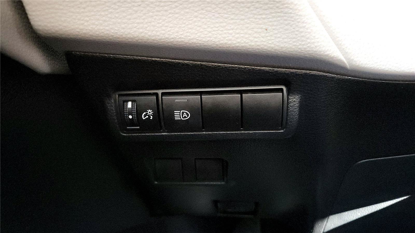 Certified 2023 Toyota Corolla Cross LE image 32