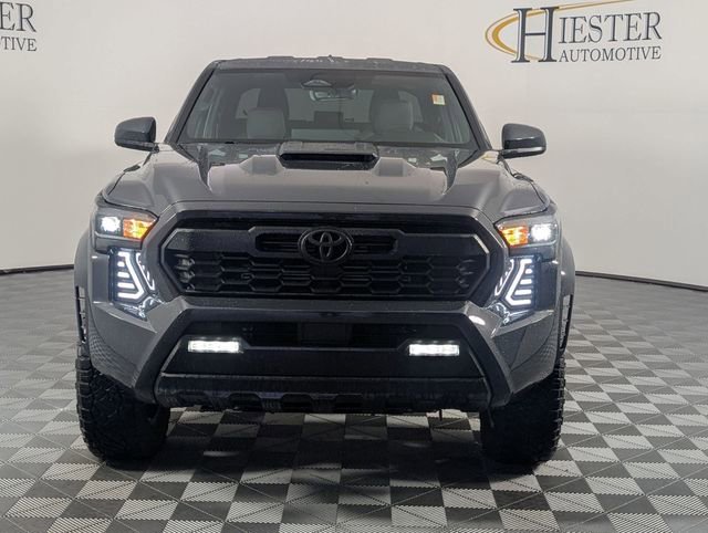 Used 2025 Toyota Tacoma TRD Sport image 3