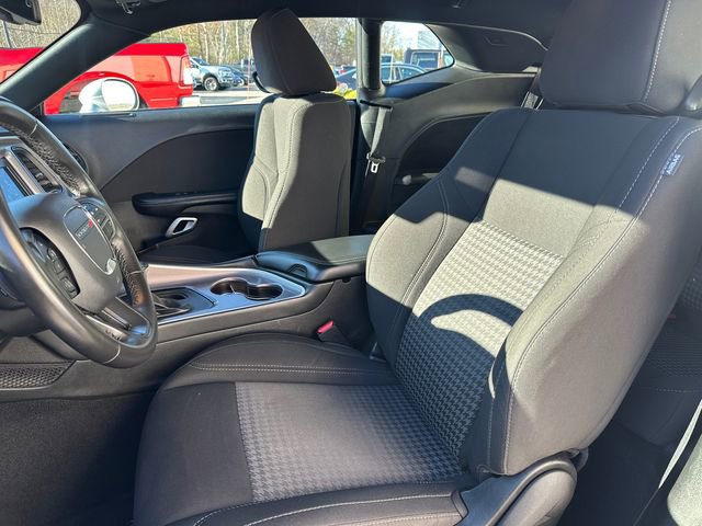 Used 2022 Dodge Challenger SXT image 30