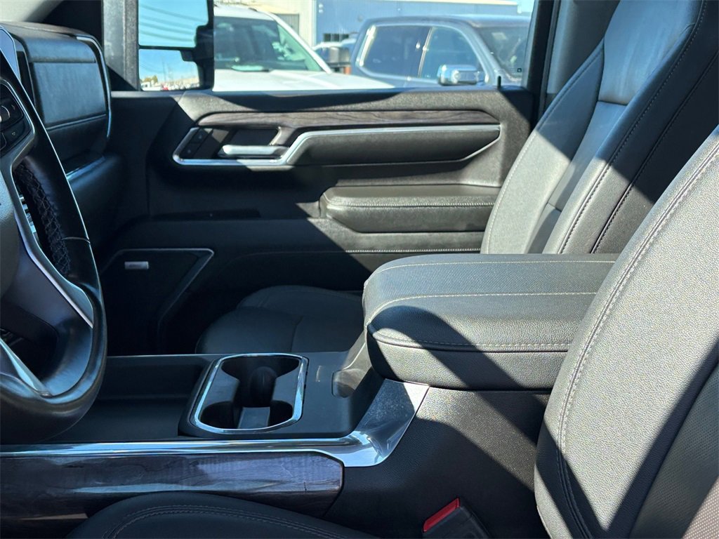 Used 2024 Chevrolet Silverado 2500 LTZ w/ LTZ Texas Edition image 10