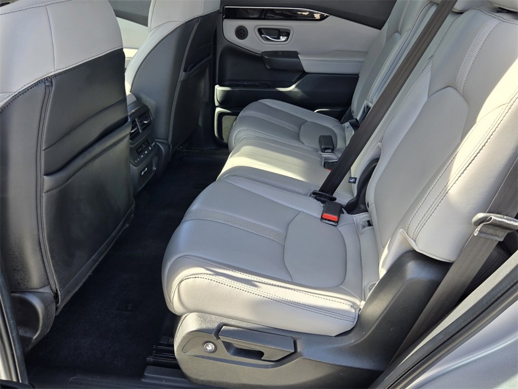 Used 2023 Honda Pilot Touring image 11
