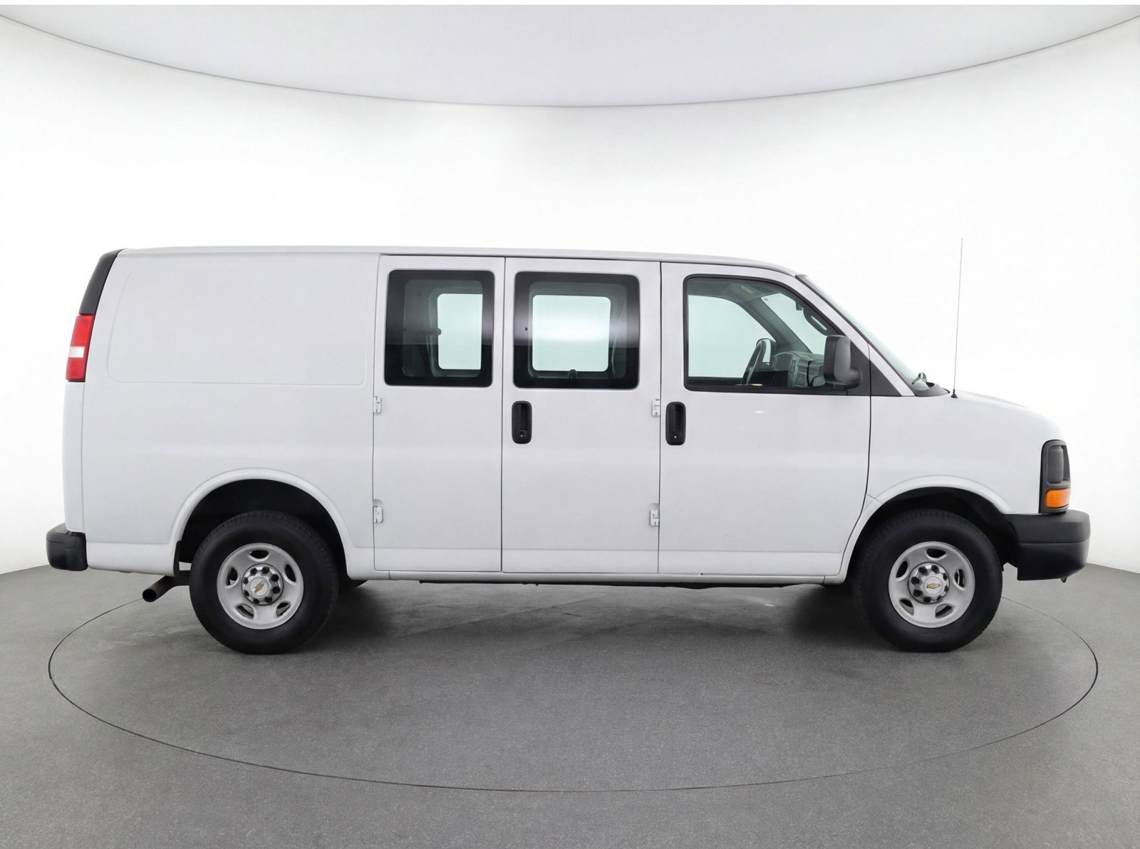 Used 2025 Chevrolet Express 3500 LT w/ LT Preferred Equipment Group RWD image 11