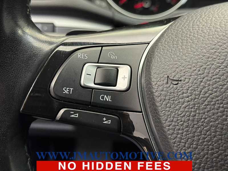 Used 2017 Volkswagen Passat 1.8T R-Line w/ R-Line Lighting Package image 41