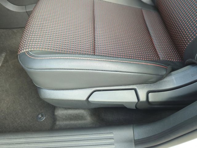 Certified 2025 Nissan Kicks SR image 32