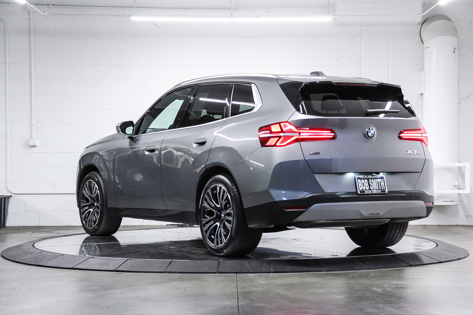 Used 2025 BMW X3 xDrive30i w/ Convenience Package image 4