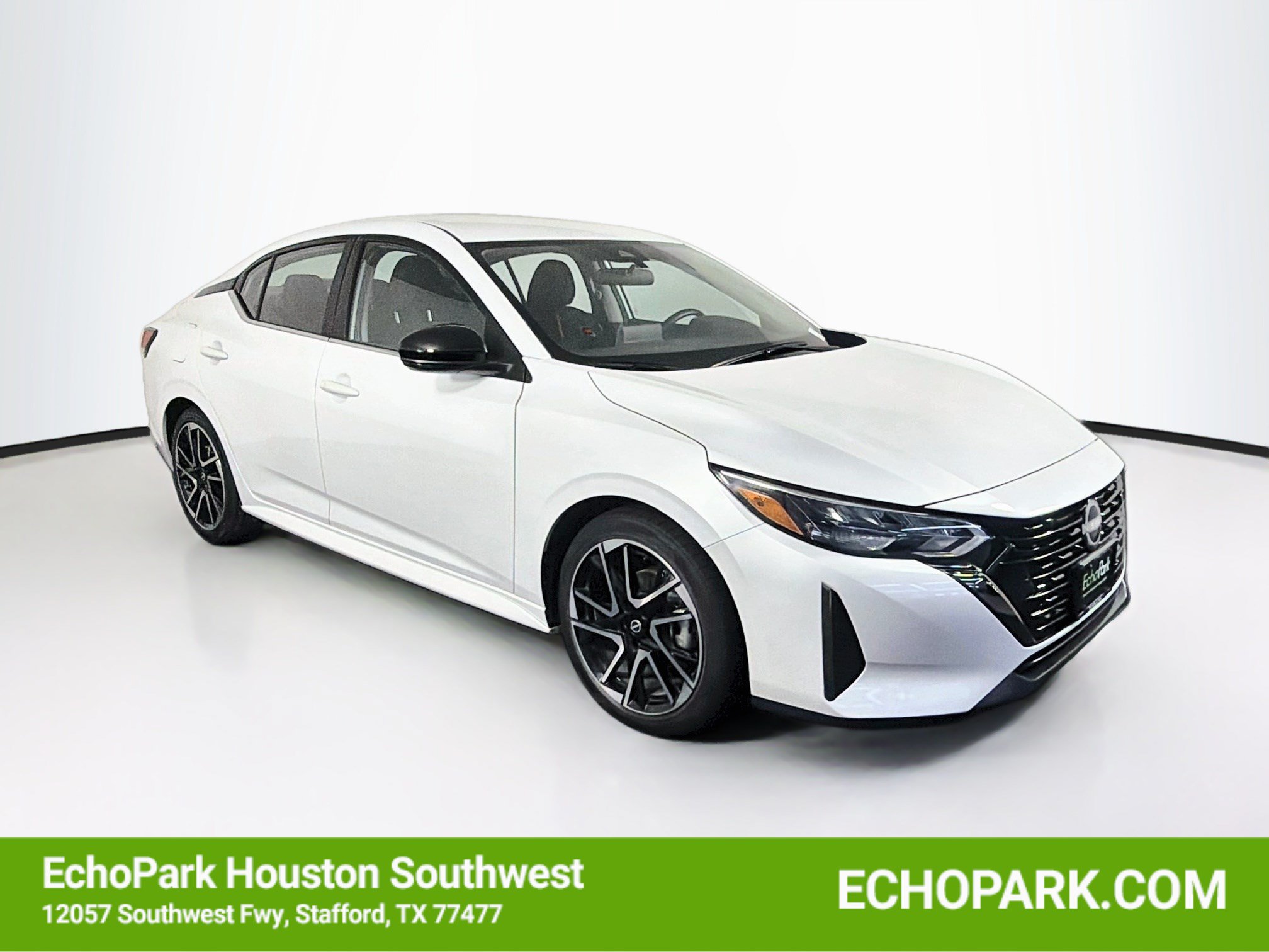 Used 2025 Nissan Sentra SR FWD image 1