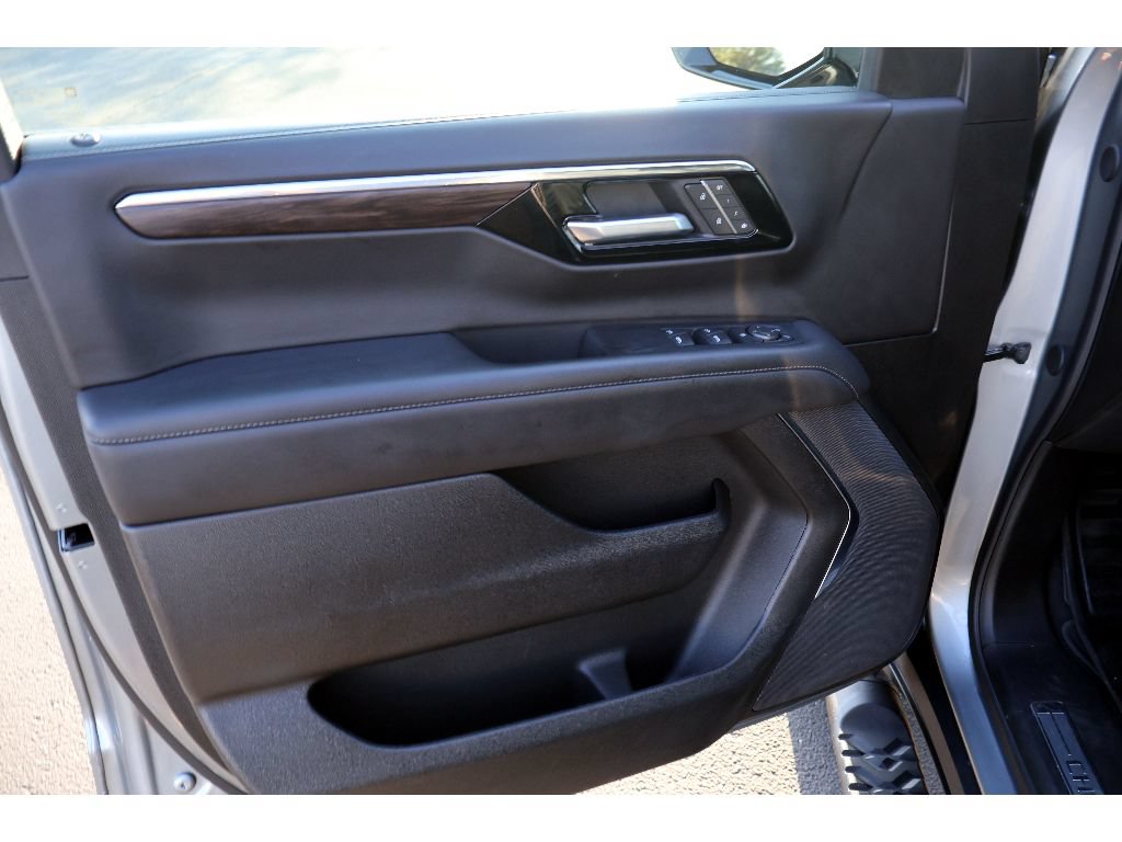 Used 2025 Chevrolet Tahoe Z71 AWD/4WD image 27