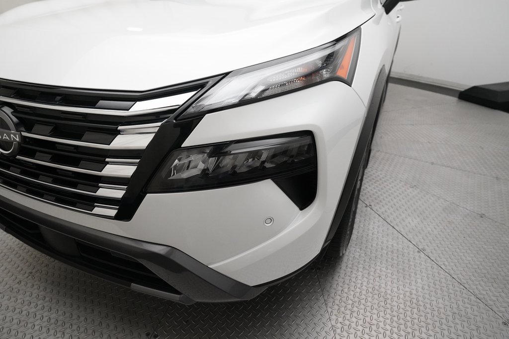 Used 2025 Nissan Rogue SL w/ Tech Package image 23