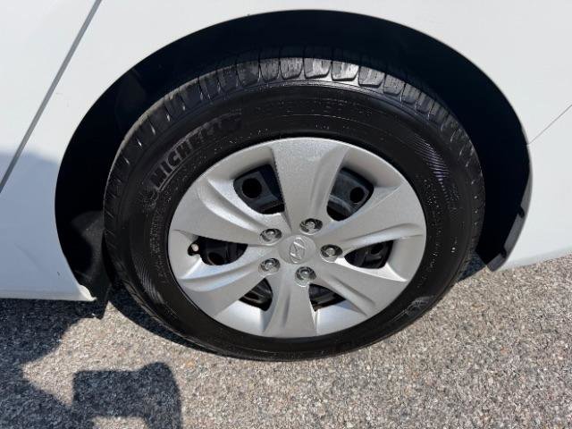 Used 2016 Hyundai Elantra SE FWD image 12