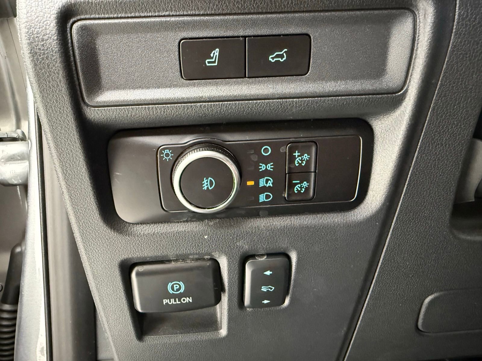 Used 2024 Ford Expedition Limited image 12