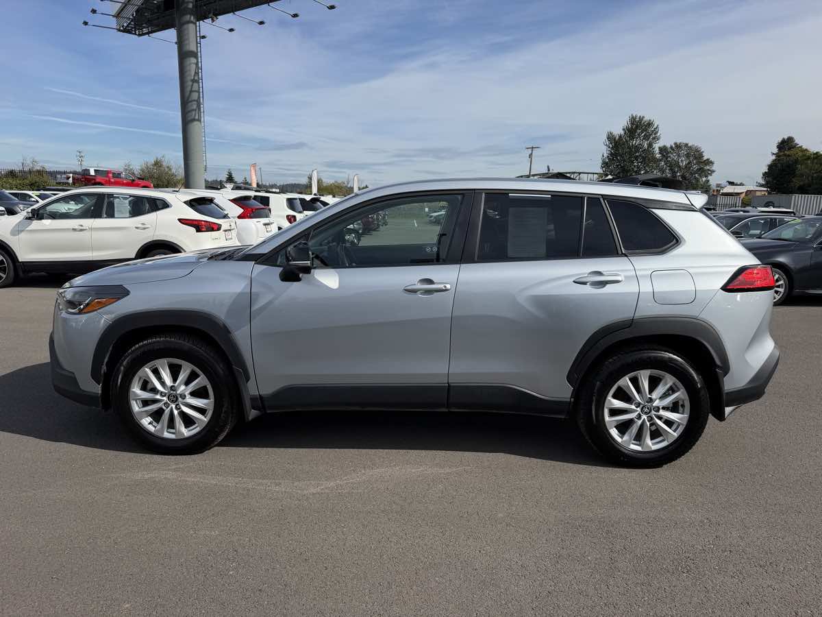 Used 2025 Toyota Corolla Cross LE AWD/4WD image 5