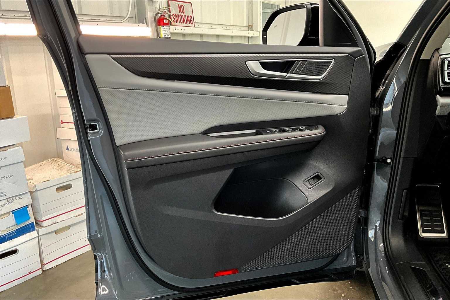 New 2026 Volkswagen Atlas Peak Edition image 23