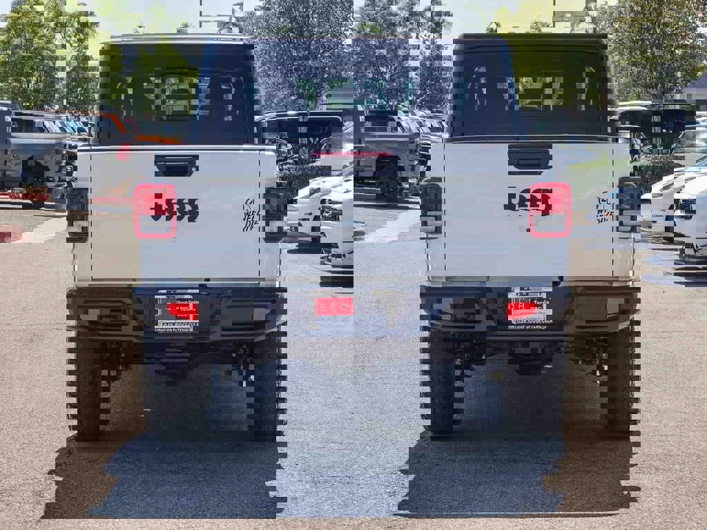 Certified 2022 Jeep Gladiator Sport image 5