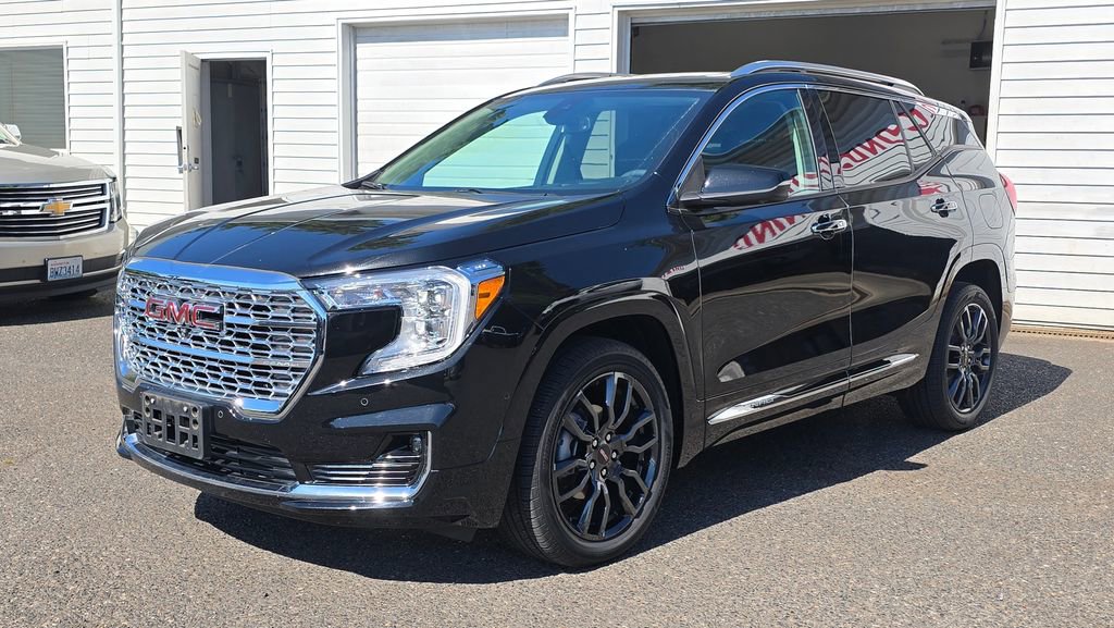 Used 2023 GMC Terrain Denali w/ Black Diamond Edition AWD/4WD image 7