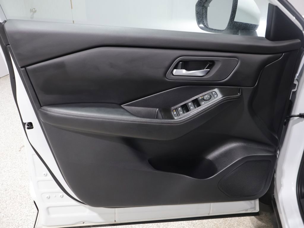 Used 2024 Nissan Rogue SV image 14