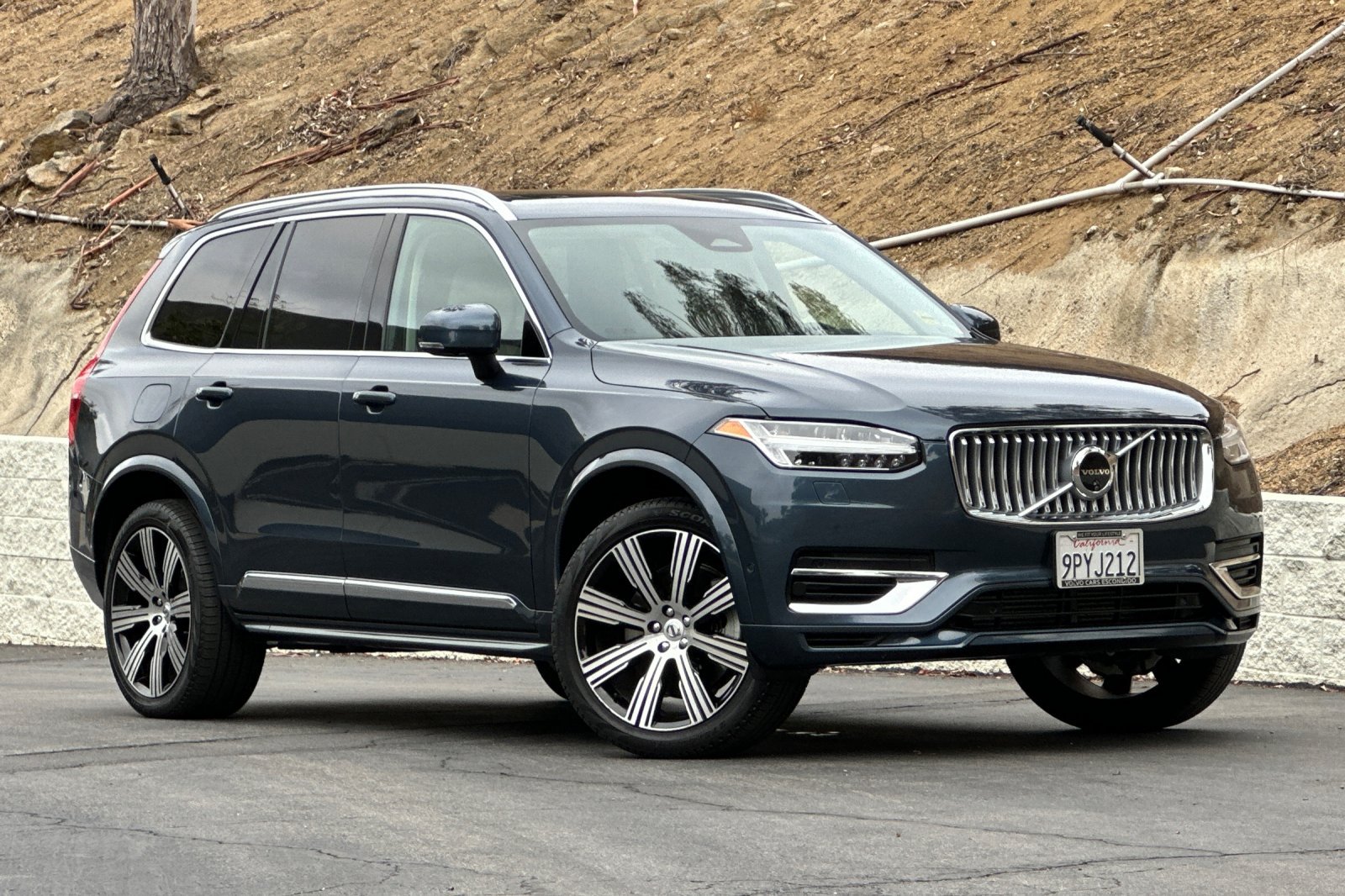 Used 2025 Volvo XC90 T8 Plus AWD/4WD image 2