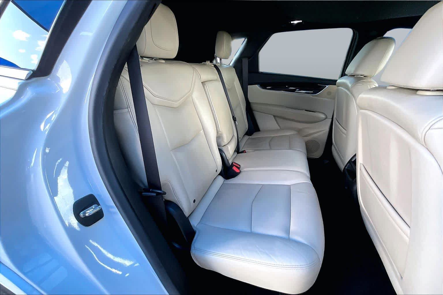 Used 2017 Cadillac XT5 Luxury w/ Driver Awareness Package FWD image 18
