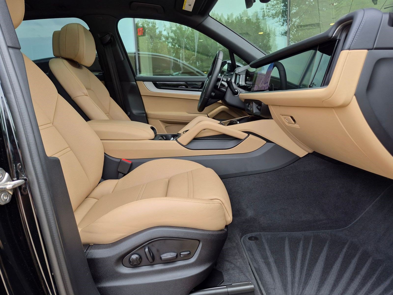 Certified 2026 Porsche Cayenne AWD/4WD image 22