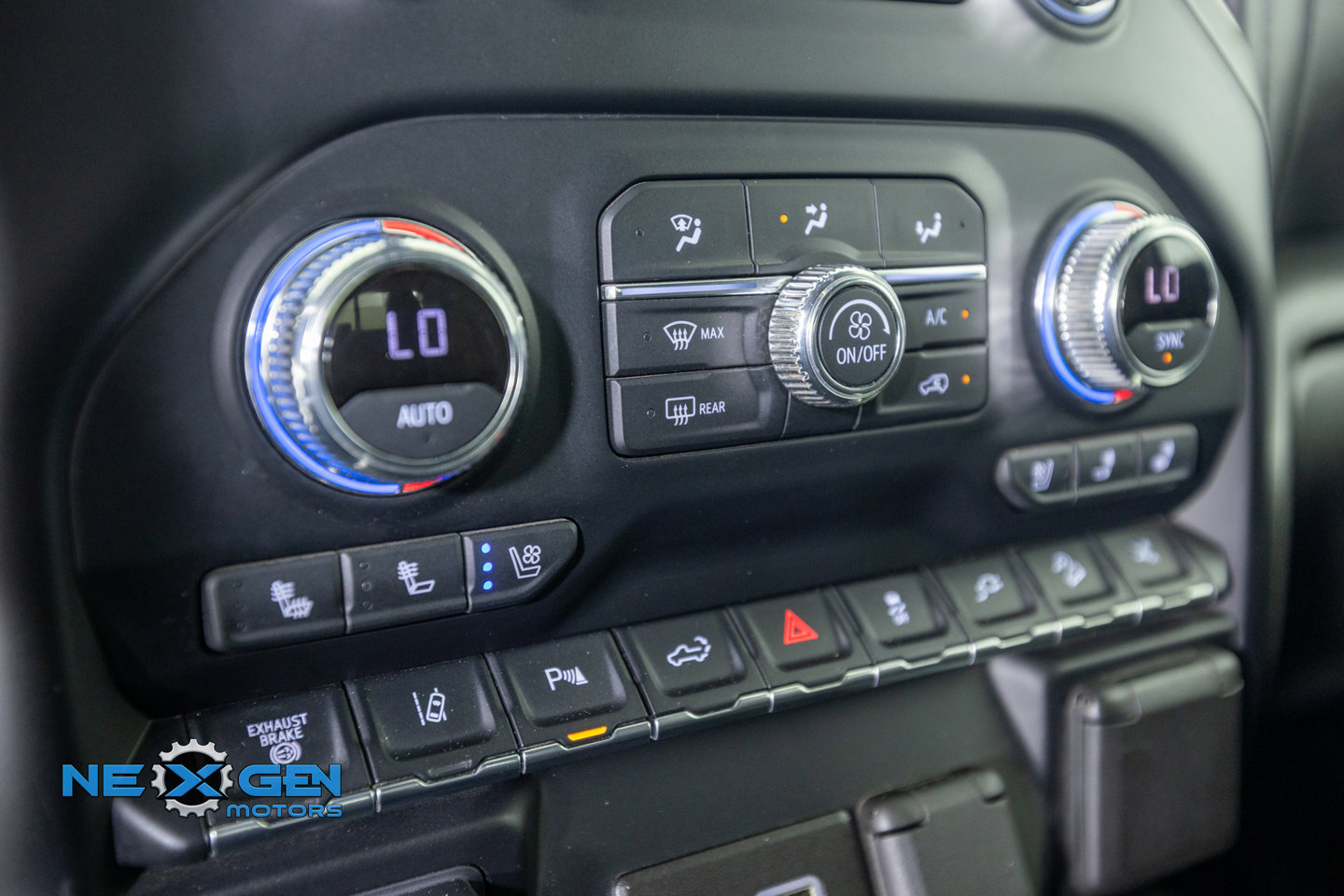 Used 2022 GMC Sierra 3500 Denali w/ Technology Package AWD/4WD image 24