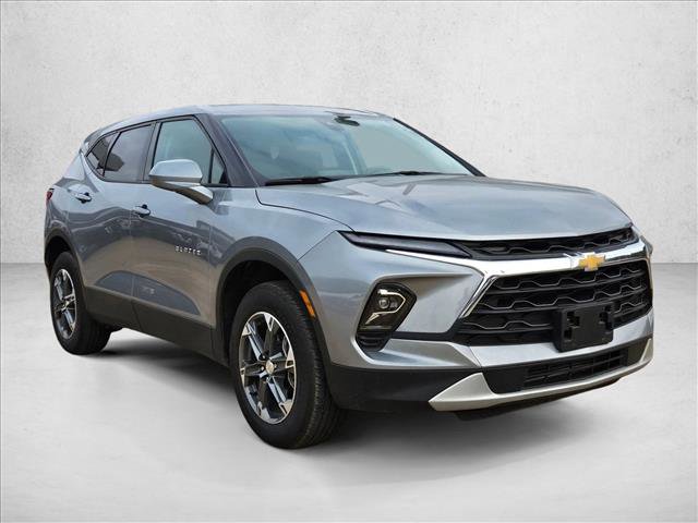 Used 2025 Chevrolet Blazer LT image 3