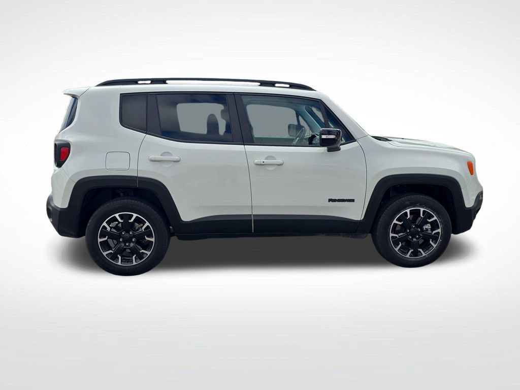 Used 2023 Jeep Renegade Latitude AWD/4WD image 8