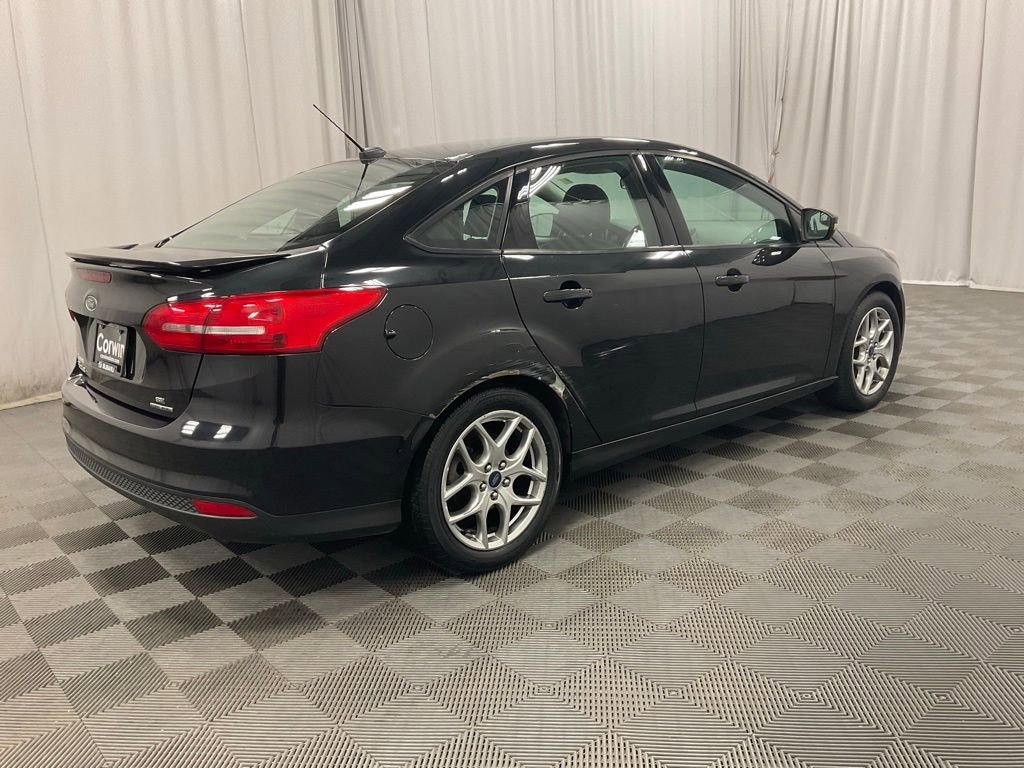 Used 2015 Ford Focus SE w/ Equipment Group 201A image 3
