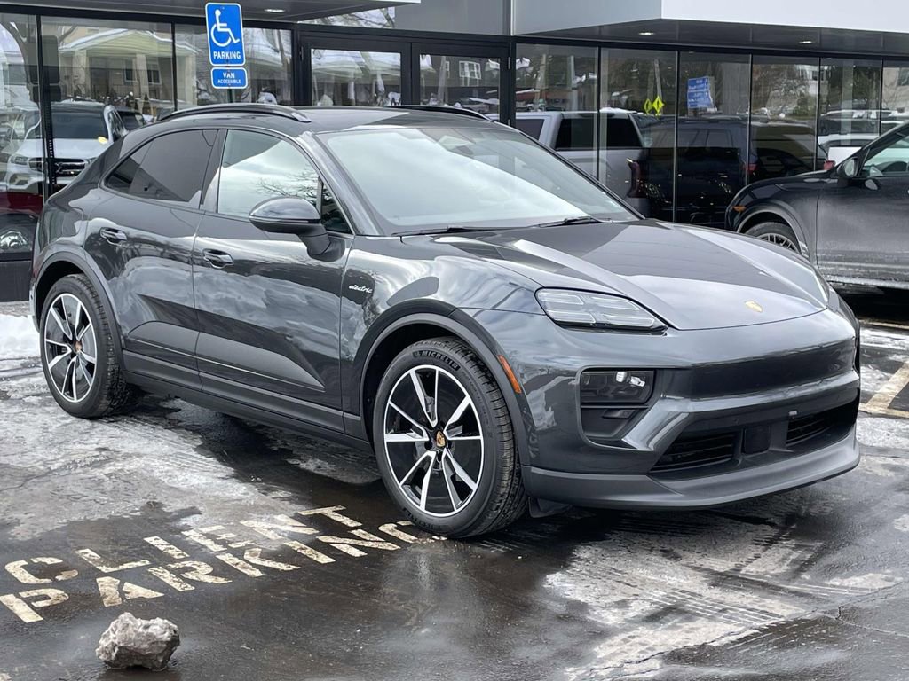 Used 2024 Porsche Macan 4 Electric image 9