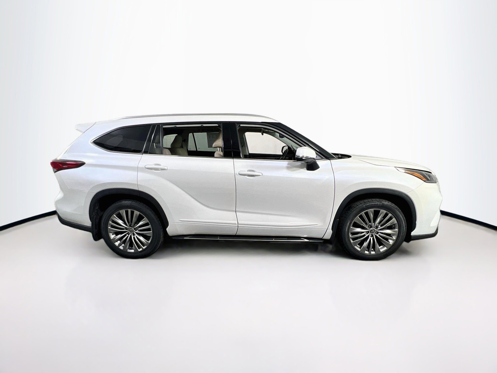 Used 2021 Toyota Highlander Platinum image 4