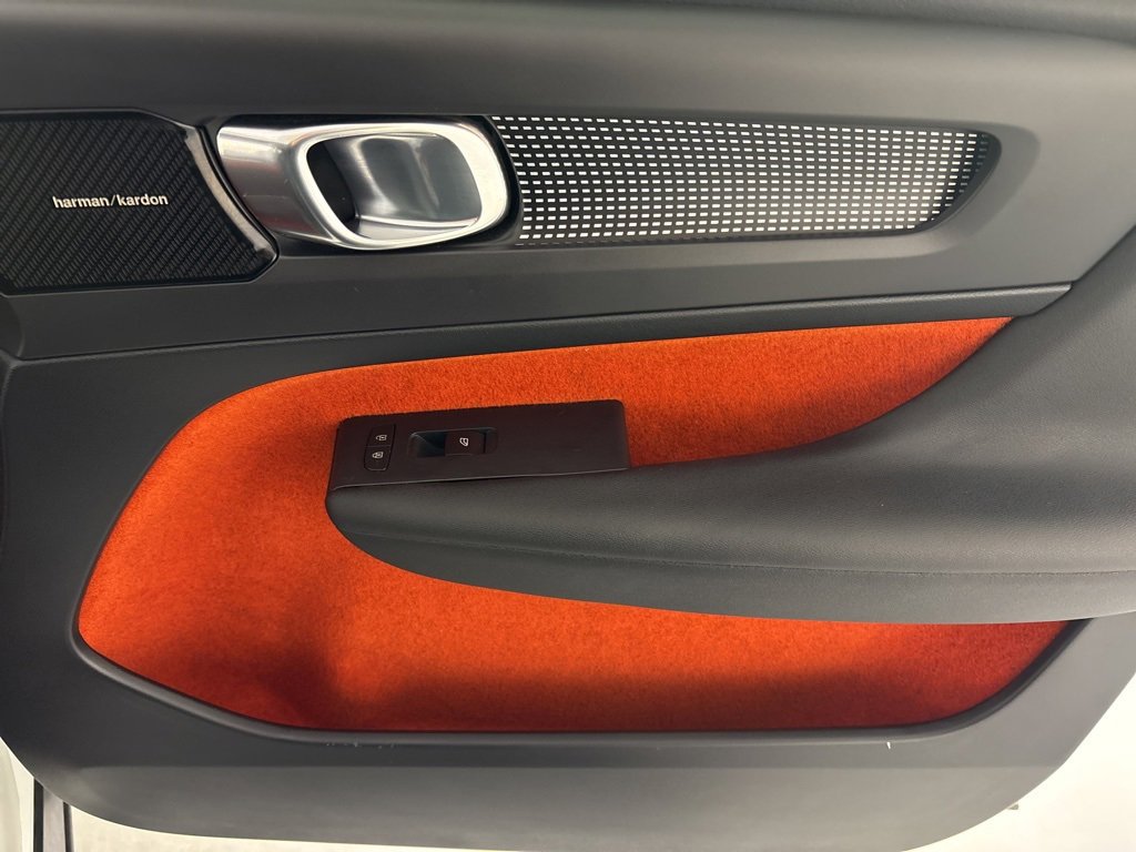 Used 2019 Volvo XC40 T5 R-Design image 40