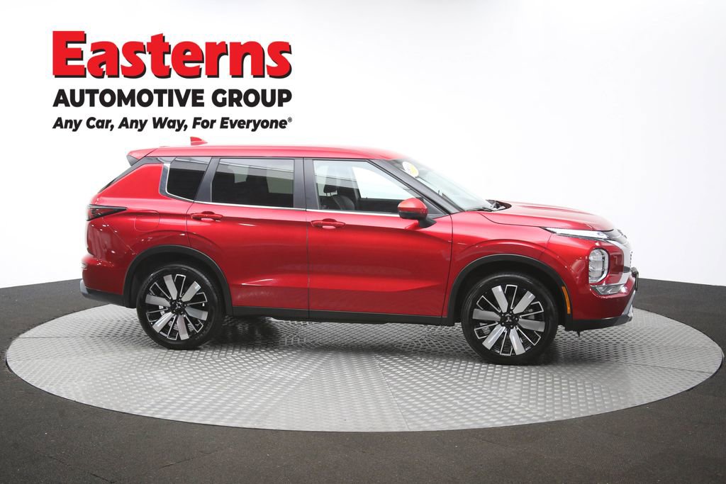 Used 2025 Mitsubishi Outlander AWD image 47