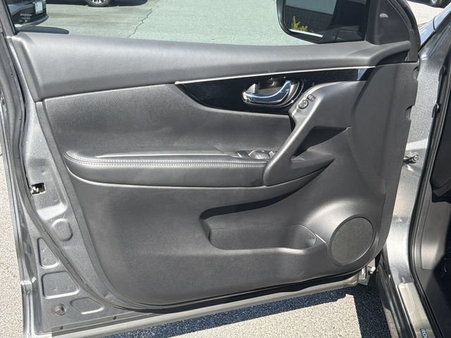 Used 2018 Nissan Rogue Sport SL FWD image 12