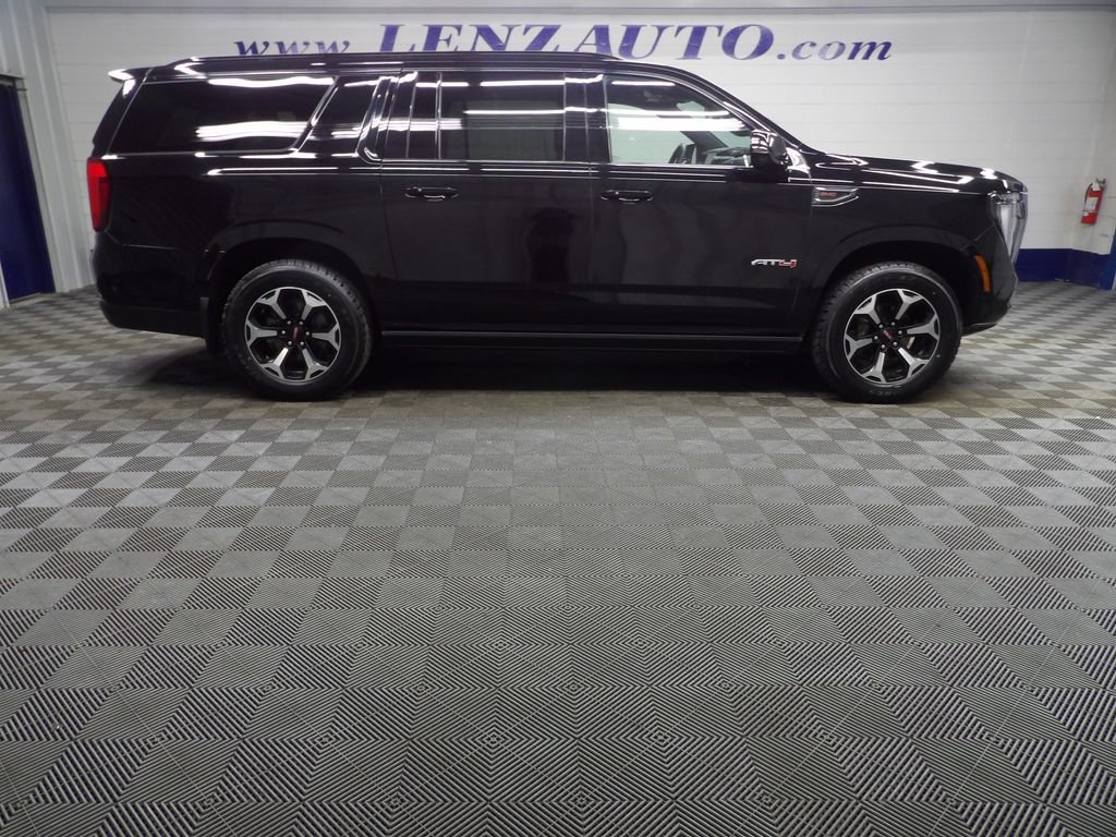 Used 2025 GMC Yukon XL AT4 AWD/4WD image 2