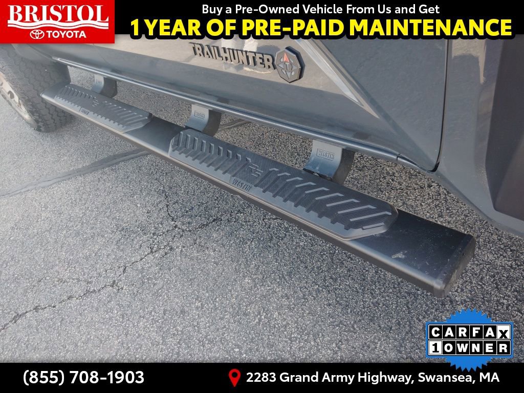 Used 2025 Toyota Tacoma Trailhunter AWD/4WD image 9