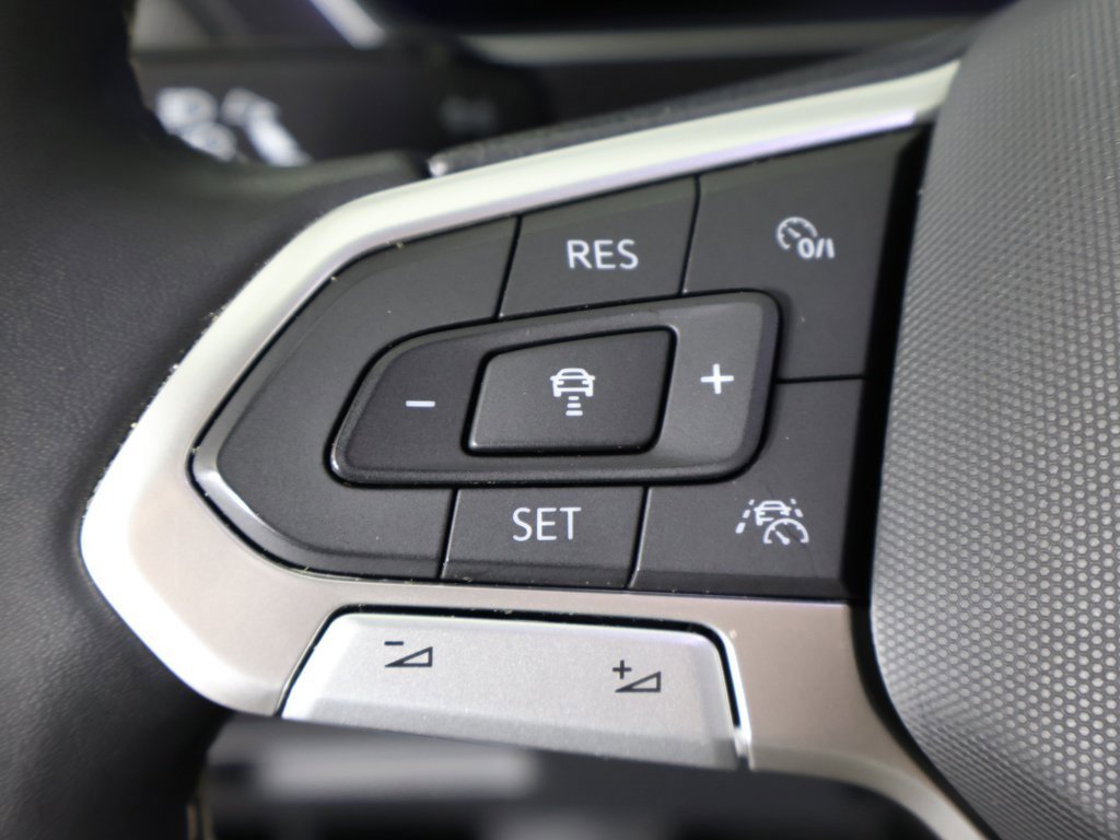 Used 2023 Volkswagen Tiguan SE image 41