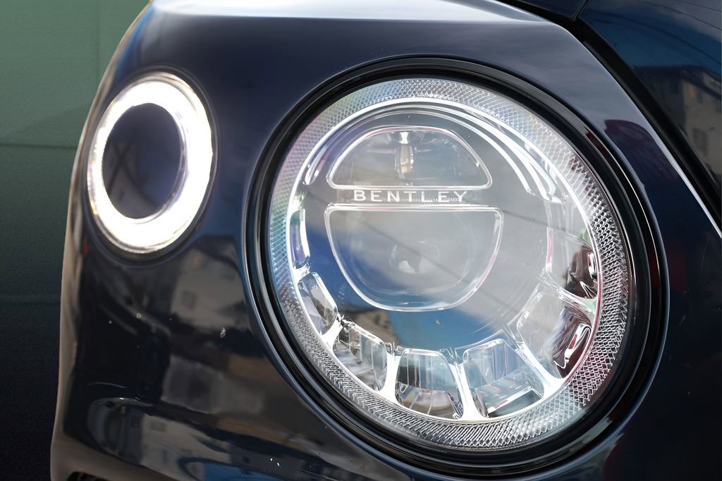 Used 2020 Bentley Bentayga Design Series image 36