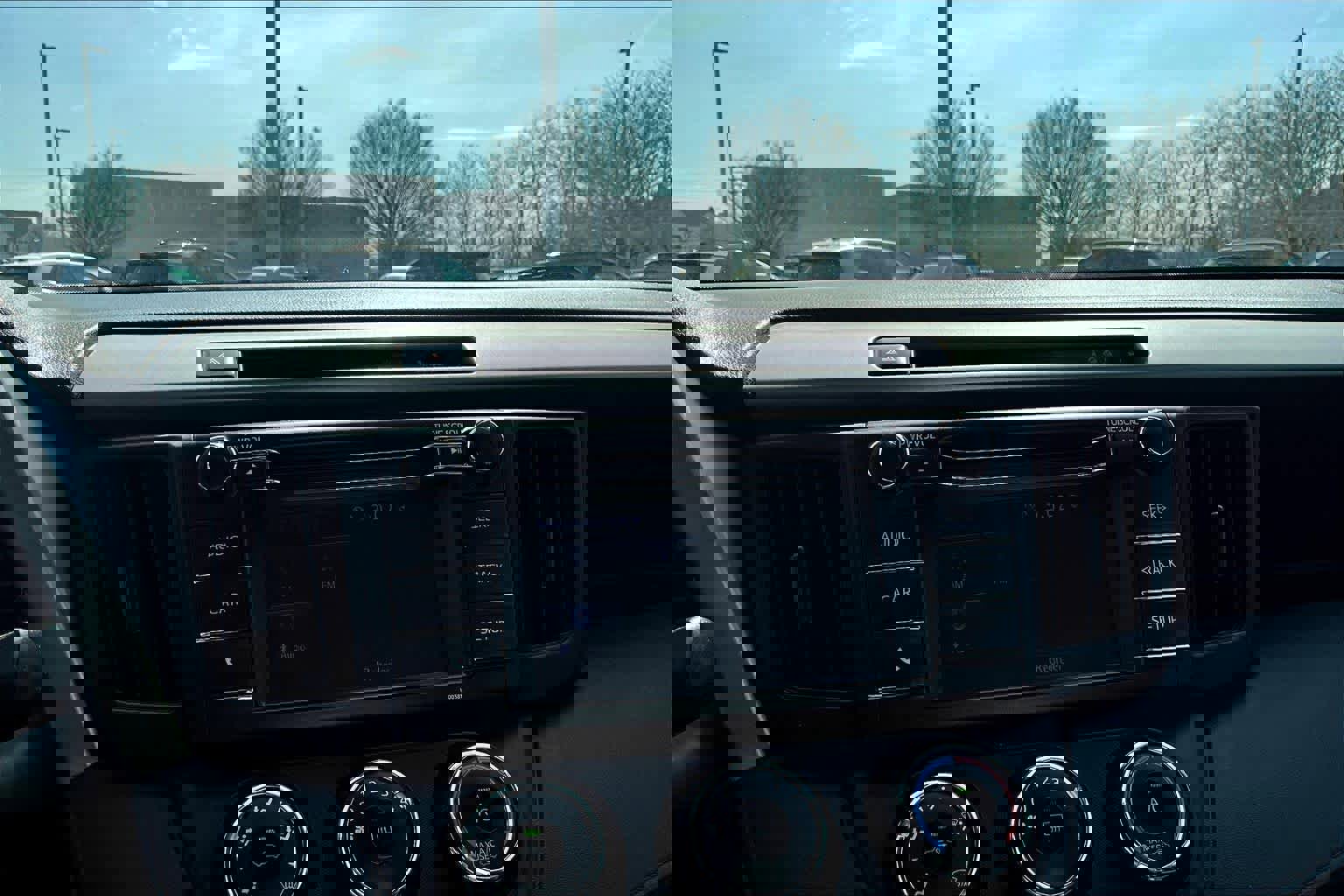 Used 2018 Toyota RAV4 LE image 33