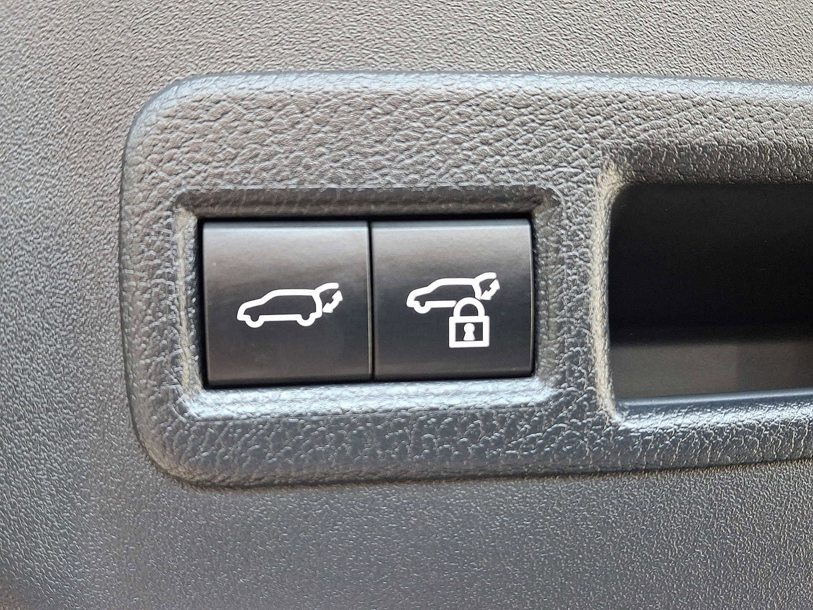 Used 2025 Toyota bZ4X AWD image 31