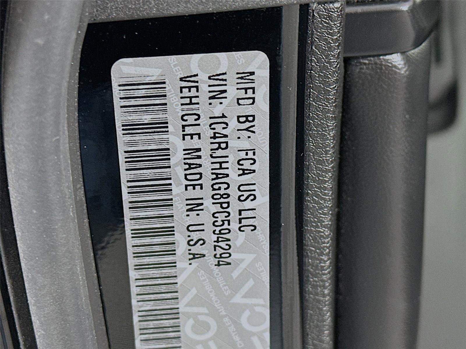 Used 2023 Jeep Grand Cherokee Laredo w/ Luxury Tech Group I image 23