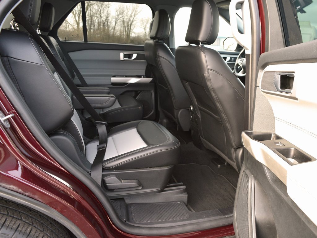 Used 2022 Ford Explorer XLT w/ Equipment Group 202A image 30