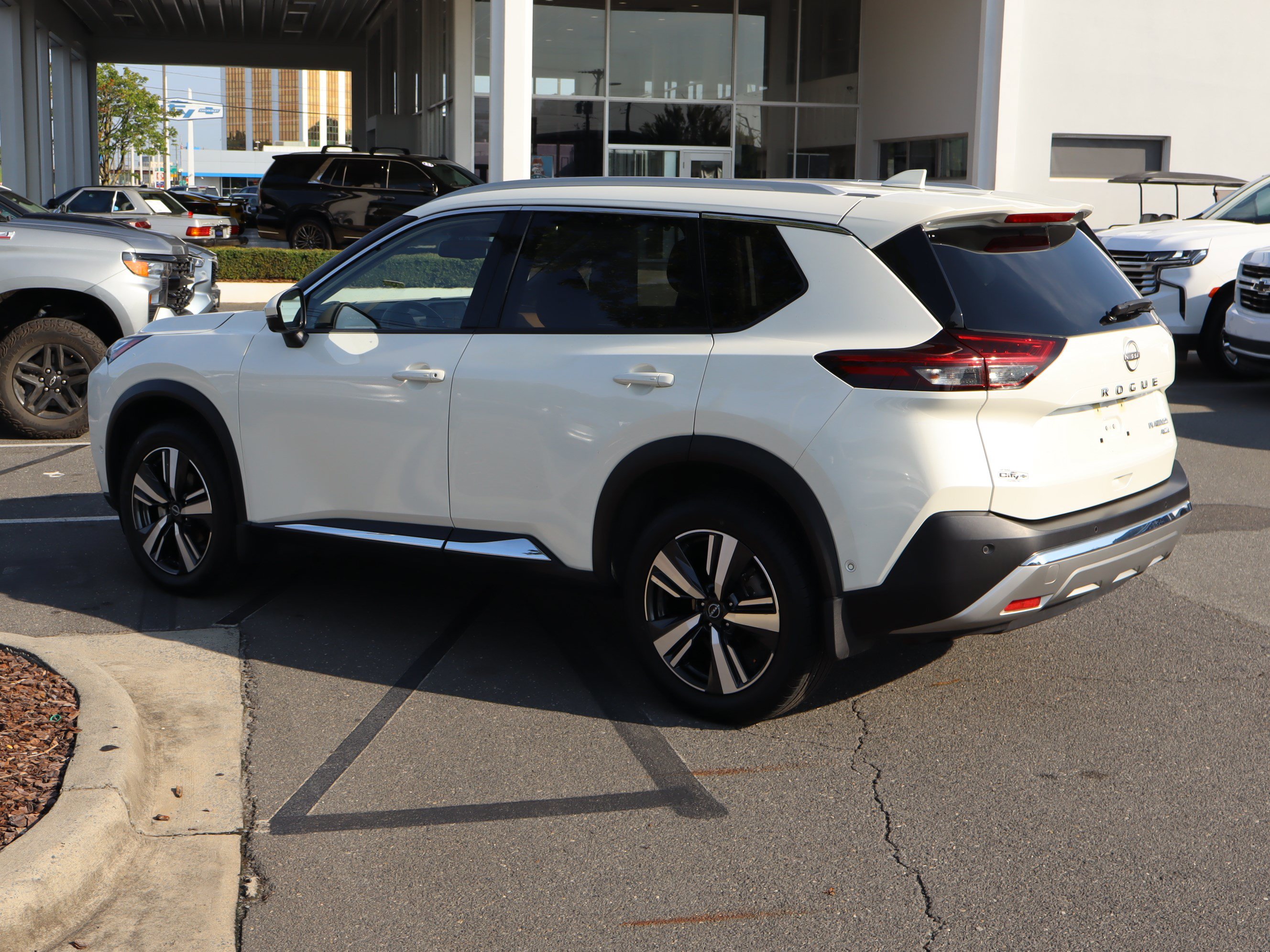 Used 2023 Nissan Rogue Platinum w/ Platinum Premium Package AWD/4WD image 8