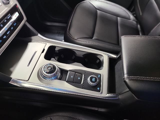 Used 2022 Ford Explorer XLT w/ Equipment Group 202A AWD/4WD image 33