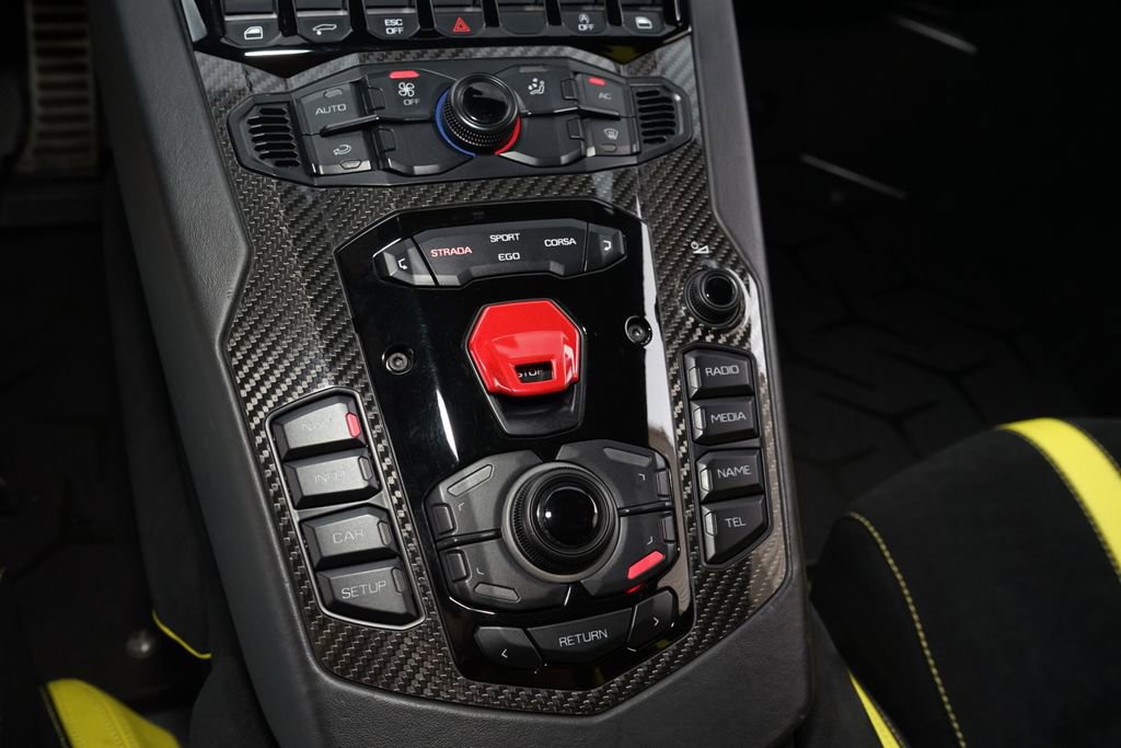 Used 2019 Lamborghini Aventador SVJ image 31