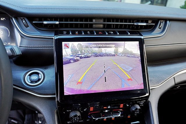 Certified 2023 Jeep Grand Cherokee Limited image 27