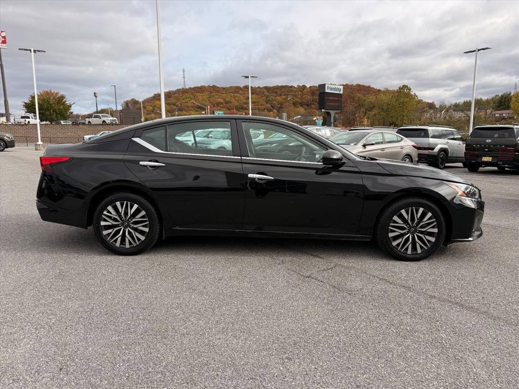 Used 2023 Nissan Altima 2.5 SV image 11