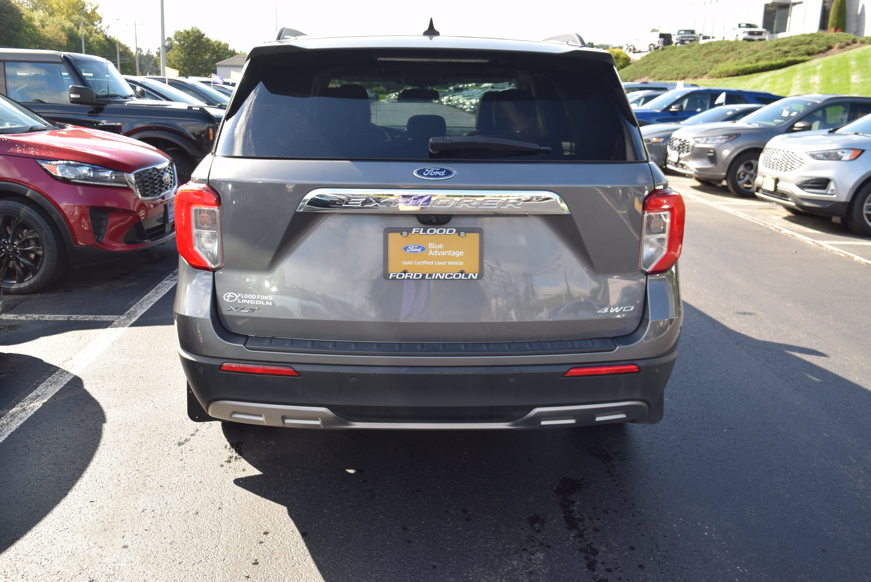 Used 2022 Ford Explorer XLT w/ Equipment Group 202A AWD/4WD image 5