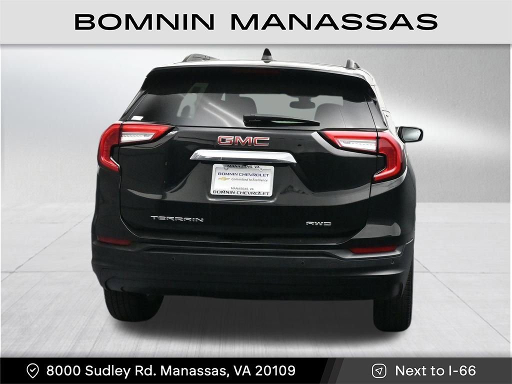 Used 2023 GMC Terrain SLE w/ Driver Convenience Package image 4