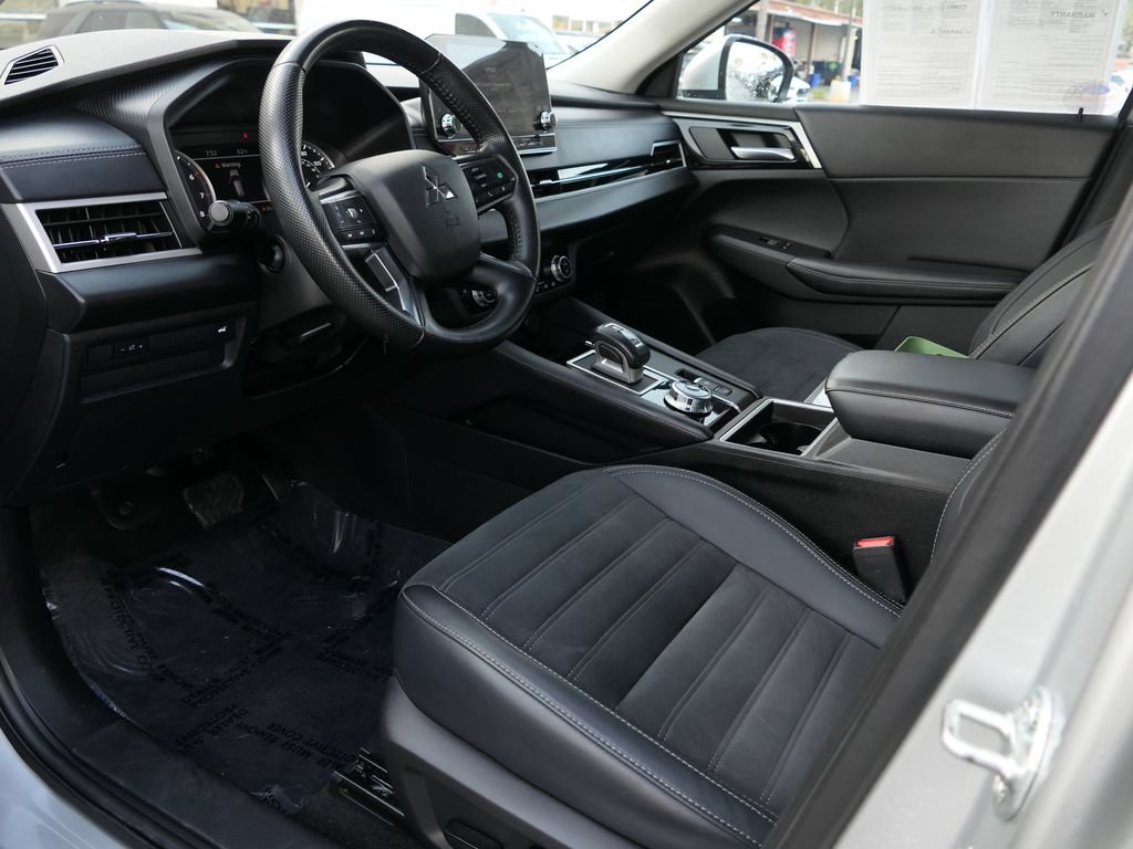 Used 2024 Mitsubishi Outlander SE AWD/4WD image 12
