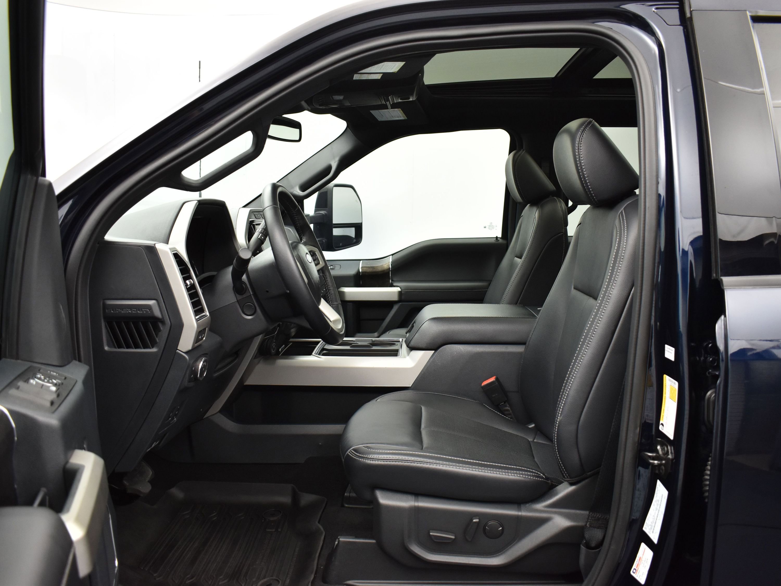Used 2022 Ford F250 Lariat w/ Black Appearance Package image 8